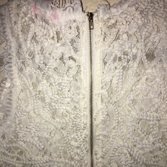 BANJUL Small Off-White Embroidered Lace Crop Top - Picture 4 of 6